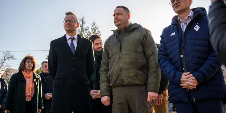 Єрмак, Кулеба і Сійярто розповіли про що говорили під час зустрічі в Ужгороді