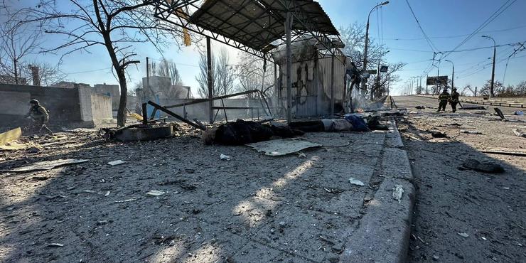 Росіяни обстріляли зупинку громадського транспорту у Херсоні: є загиблі