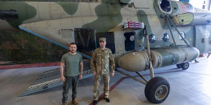 В Зеленського показали російський вертоліт Мі-8, який вдалося викрасти в окупантів