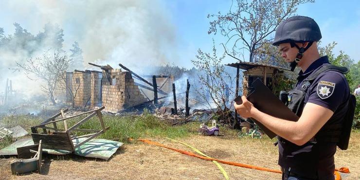 Уламки російських ракет розлетілись по передмістю Києва, є займання в лісовій зоні