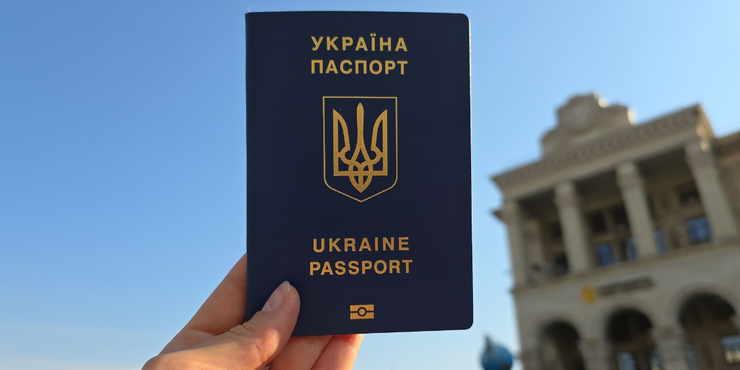 "Укрпошта" доправлятиме закордонні паспорти українцям по всьому світу "у рази дешевше" за міжнародні компанії