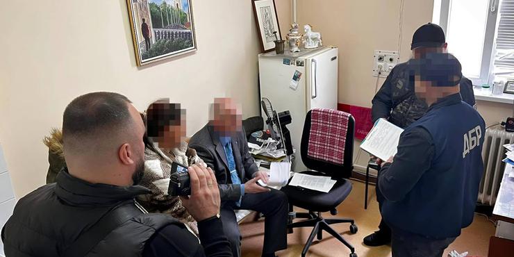 На Закарпатті у голови ВЛК знайшли майже 11 млн грн готівкою