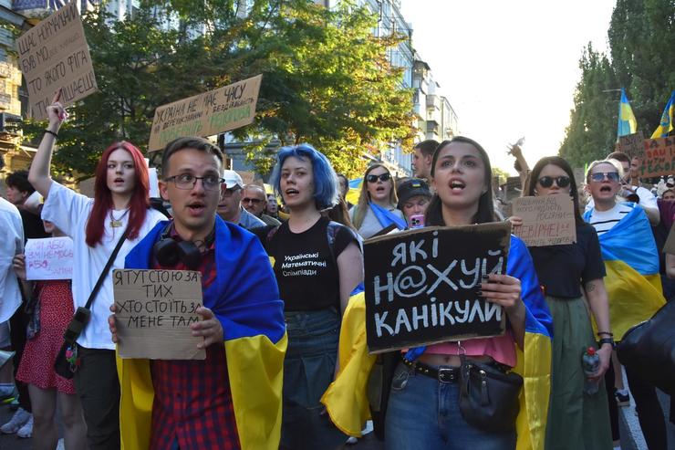 У центрі Києва розпочалася хода на підтримку Федорова та реформ в оборонній сфері Хода на підтримку Михайла Федорова