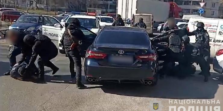 У Києві затримали злочинців, які під виглядом працівників ТЦК вимагали в людей гроші: деталі справи