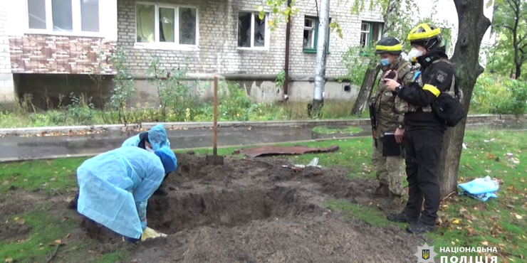 На звільненій Донеччині ексгумували 385 тіл: у поліції показали моторошне відео