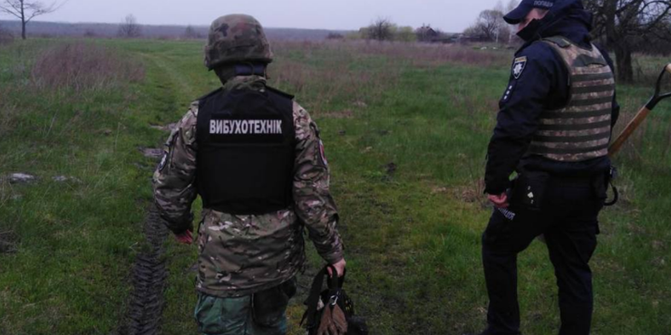 На Київщині виявили частину російського снаряда "Ураган": в поліції показали фото