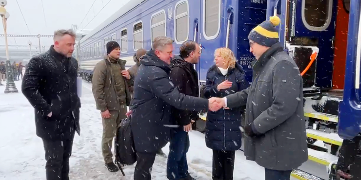 Новий глава МЗС Чехії приїхав до України, його поїзд затримався через атаку РФ