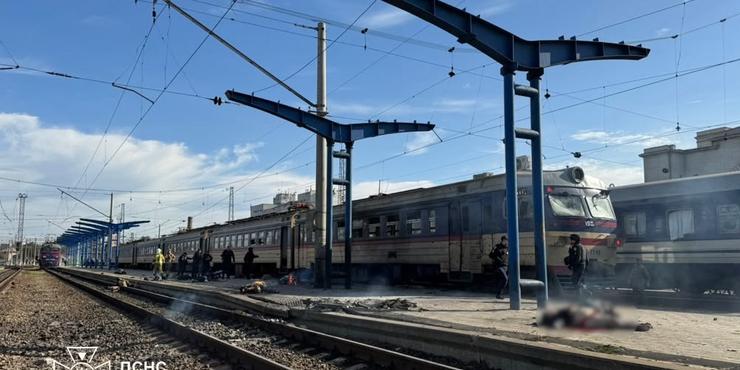 Удар по поїзду у Дніпрі
