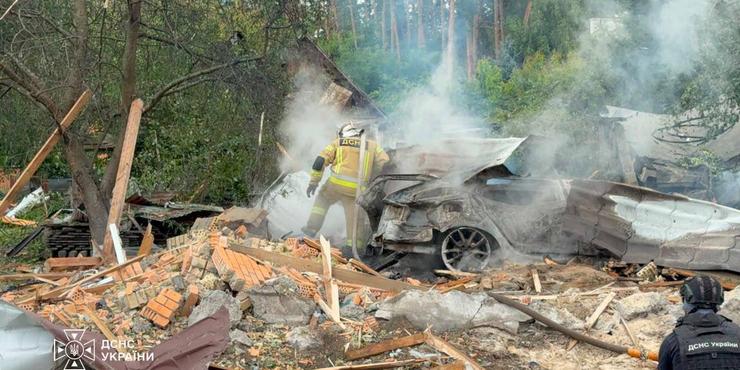 Росія завдала удару балістикою по приватному полігону на Київщині: 10 загиблих і 100 поранених Росія завдала удару балістикою по приватному полігону на Київщині: 10 загиблих і 100 поранених