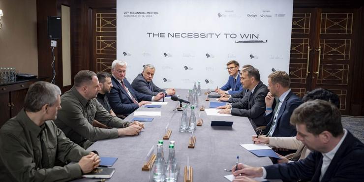 Зеленський "неприємно здивував" польську делегацію під час візиту Сікорського до Києва, - ЗМІ