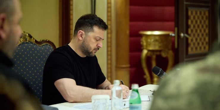 Зеленський вніс до Ради чергову пропозицію щодо продовження воєнного стану і мобілізації