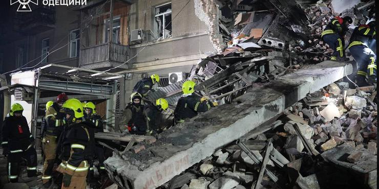 Одесу атакували понад 50 безпілотників РФ, один з них влучив у молитовний дім, - Зеленський