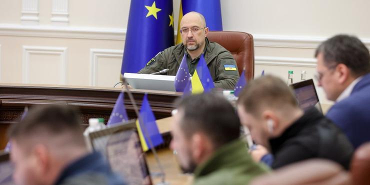 Попри складну ситуацію: Шмигаль розповів про 20 млн осіб, які отримують соцвиплати в Україні