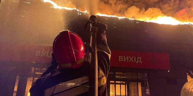 Російський обстріл знищив гіпермаркет в Одесі: збитки сягають сотні мільйонів гривень