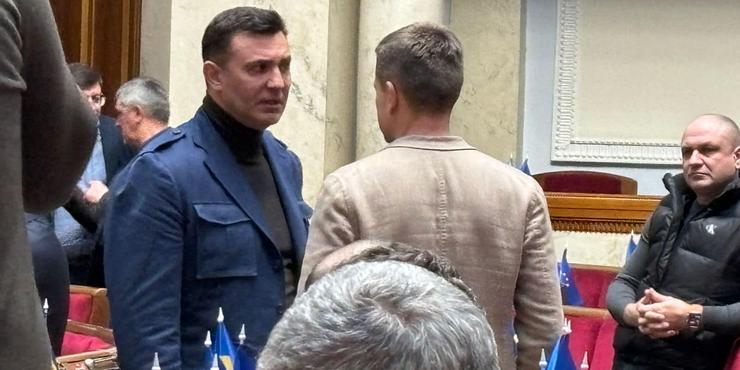 Тищенко, який знаходиться під домашнім арештом, прийшов на засідання Верховної Ради
