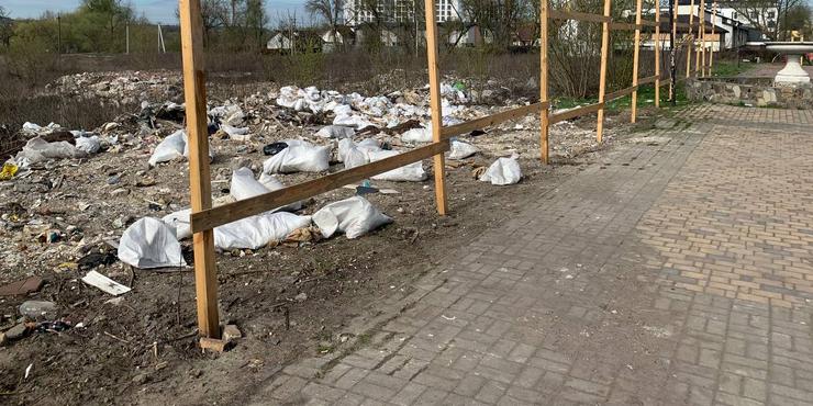 Сміттєзвалище у місті-герої Гостомель: ВА стверджує, що два рази зверталася у поліцію і направила лист в екологічну інспекцію