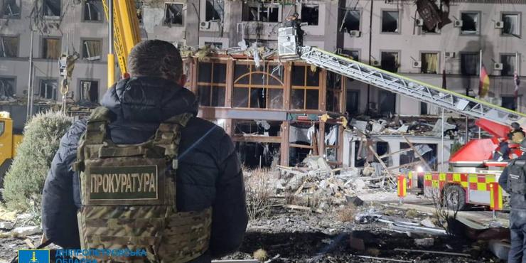 У Кривому Розі після ракетного удару РФ вже четверо загиблих: Зеленський повідомив, хто був у зруйнованому готелі
