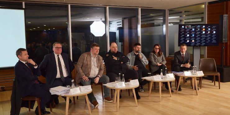"Слуга народу" провела термінове засідання через загрозу зриву фінансування від ЄС та МВФ