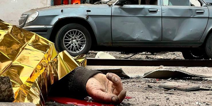 РФ завдала удару по багатоповерхівці Харкова і по підприємству у Кривому Розі: що відомо про загиблих і постраждалих