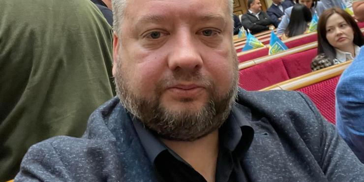 "Слуги народу" призупинили членство нардепа Кузнєцова у фракції і у партії на час розслідування НАБУ і САП