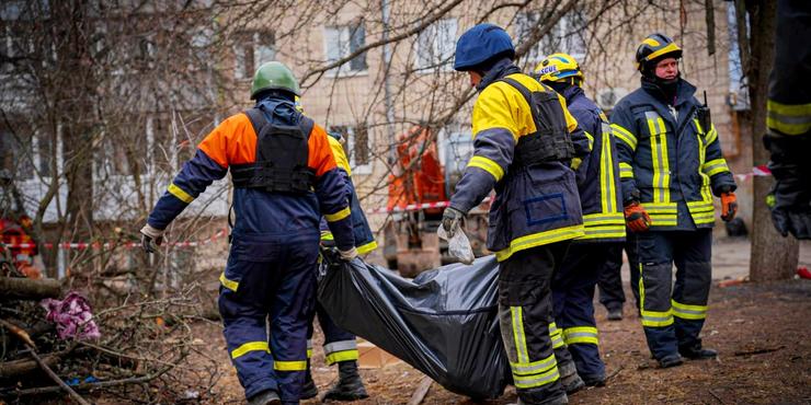 У Сумах зросла кількість жертв російського удару по багатоповерхівці: дістали третє тіло