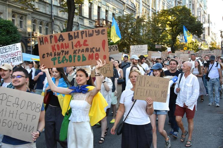 У центрі Києва розпочалася хода на підтримку Федорова та реформ в оборонній сфері Хода на підтримку Михайла Федорова