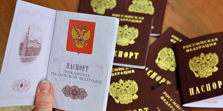 За 10 років війни Росія на окупованих територіях України роздала понад 4 млн своїх паспортів
