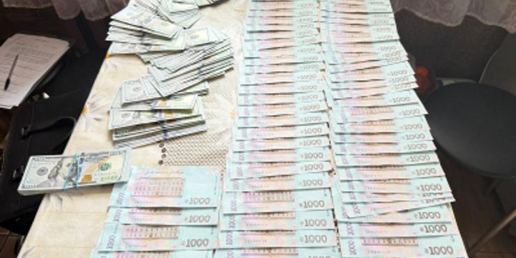 На Вінниччині затримали посадовця ТЦК, який вимагав $3 тис. за зняття з розшуку