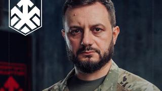 Що відомо про командира і про «Хартію»