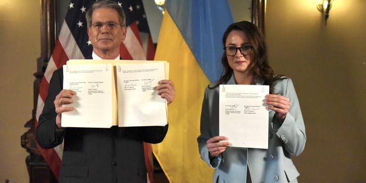 Фіксує лише базові та політичні параметри, без конкретики щодо низки важливих положень: ЄП проаналізувала угоду між США і Україною