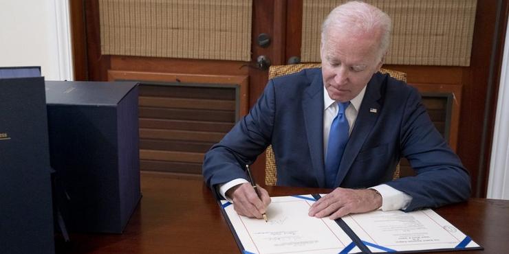Байден підписав бюджет США на 2023 рік, в якому закладено $45 млрд допомоги Україні