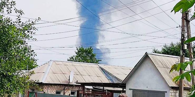 В Луганську повідомляють про шість прильотів по російським базам з технікою і військовими: все палає