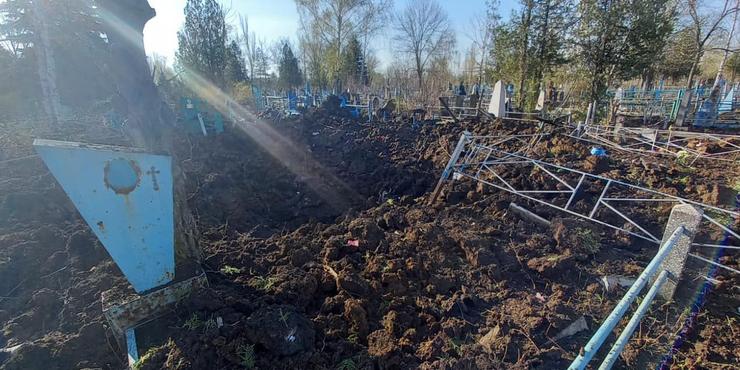 Окупанти вночі обстріляли кладовище у Краматорську