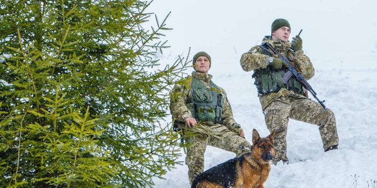 Прикордонники розповіли, скільком чиновникам не дозволили виїхати з України