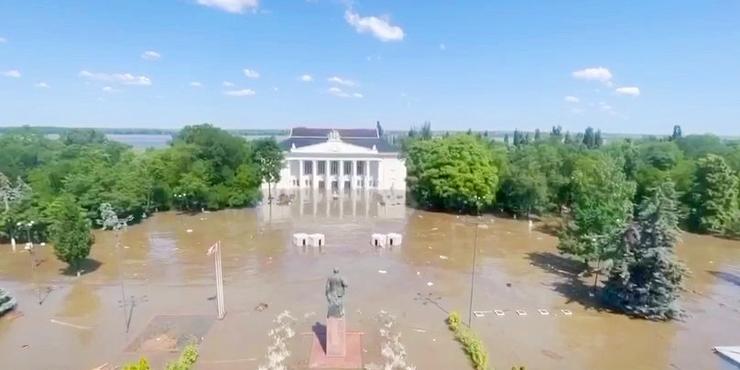 Центр окупованої Нової Каховки вже затоплено: опубліковано відео