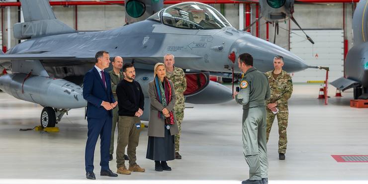 Зеленському у Бельгії показали винищувачі F-16, які передадуть Україні