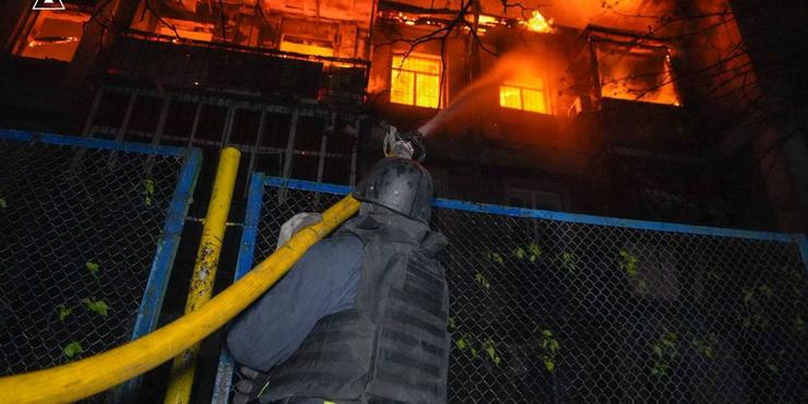 Росія атакувала Україну балістикою і дронами: в Одесі є загиблі, на Сумщині палає підприємство