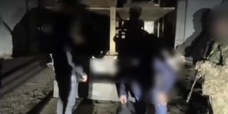 У вантажівці для тварин прикордонники виявили двох чоловіків, які планували втечу до Модови