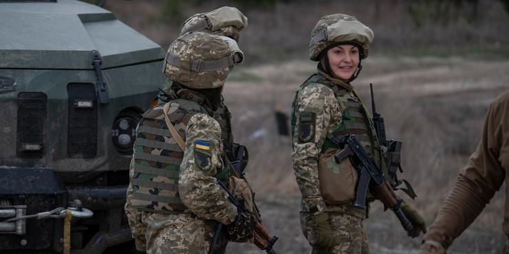 Пліч-о-пліч до перемоги: як Сили оборони України вітають жінок з 8 березня
