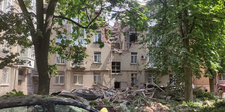У Сумах під час атаки безпілотників пошкоджено житловий будинок: є жертви