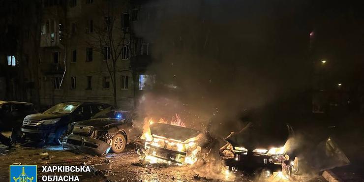 Російська армія вдарила по житловому масиву у Харкові: з-під завалів вже дістали чотирьох загиблих