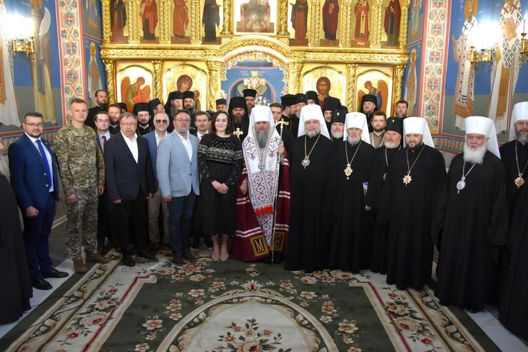 Епіфаній і учасники церемонії освячення пам'ятника Мазепі