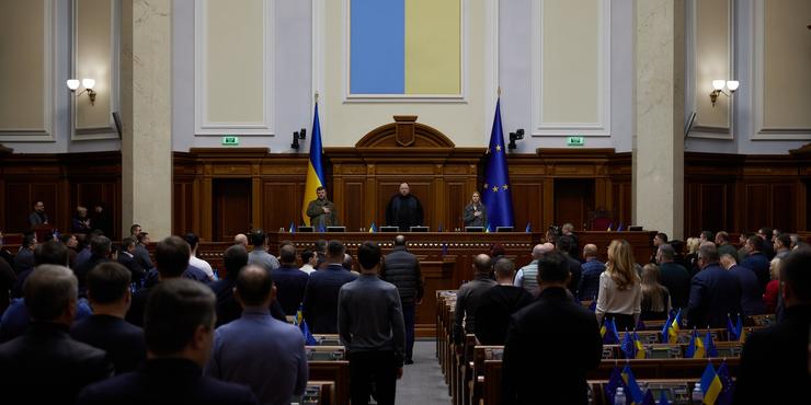 Рада хоче дозволити зберігати 2 тис. літрів пального без ліцензії і ввозити генератори без ПДВ