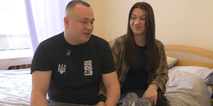 "Вона завжди поруч": прикордонник з Харківщини, який втратив руку і ногу, розповів про підтримку дружини