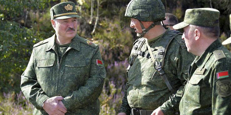 Лукашенко доручив привести збройні сили Білорусі у найвищу ступінь бойової готовності