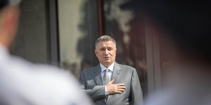 Аваков каже, що причина обшуків в нього пов'язана із падінням гелікоптера у Броварах