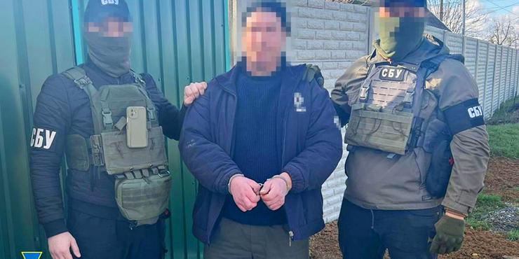 В Україні затримали ексдепутата та його спільницю, які наводили російські ракети на Херсон