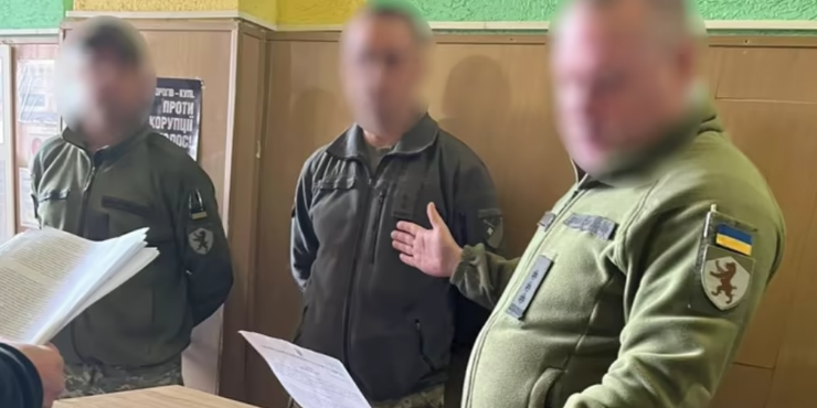 ДБР та СБУ викрили схему з ухилянтами, в яку були залучені 9 військкоматів