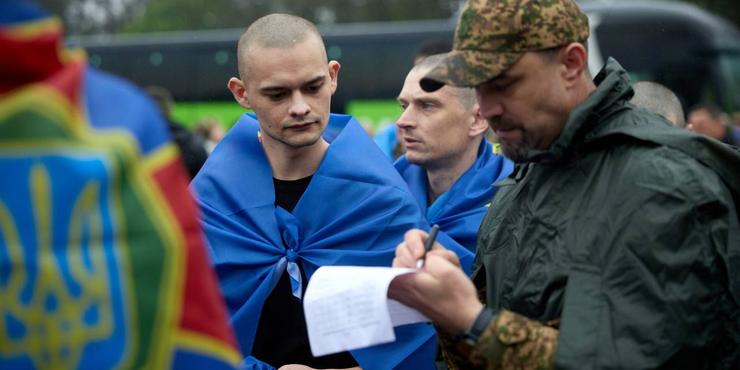 Понад 200 українських воїнів повернулися з російського полону: Зеленський підтвердив початок обміну "1000 на 1000"
