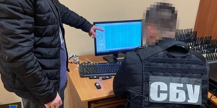 У Кропивницькому СБУ ліквідувала ботоферму, що створила понад 3 тисяч фейкових акаунтів